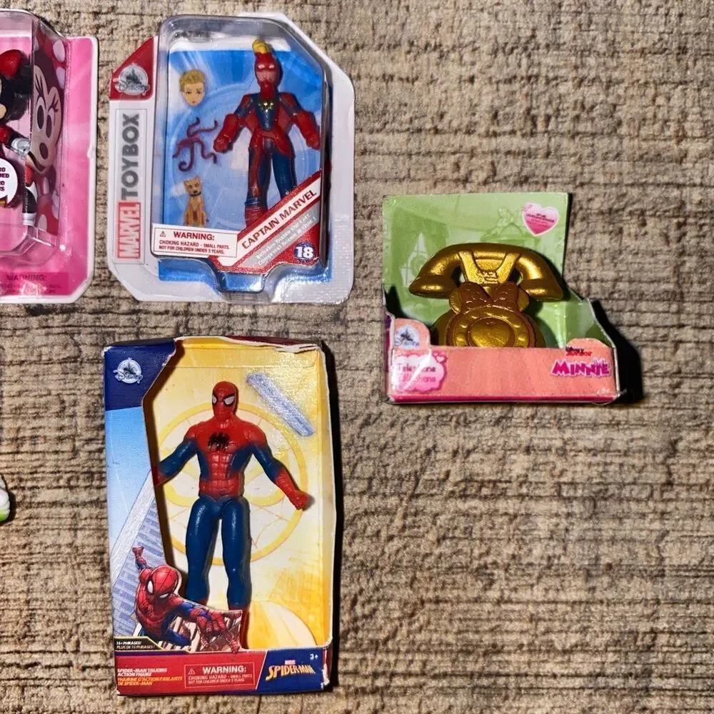 💜 zuru  mini brands lot of 9 figurines.
